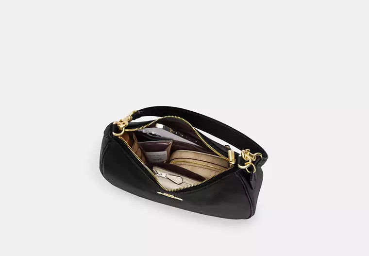 Coach Teri Hobo