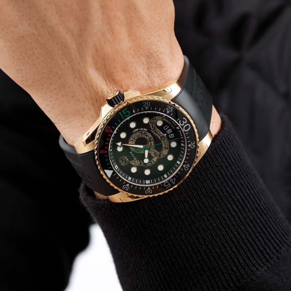 Gucci dive quartz black dial men's watch ya136219